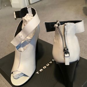 Wedge booties white, size 8 1/2